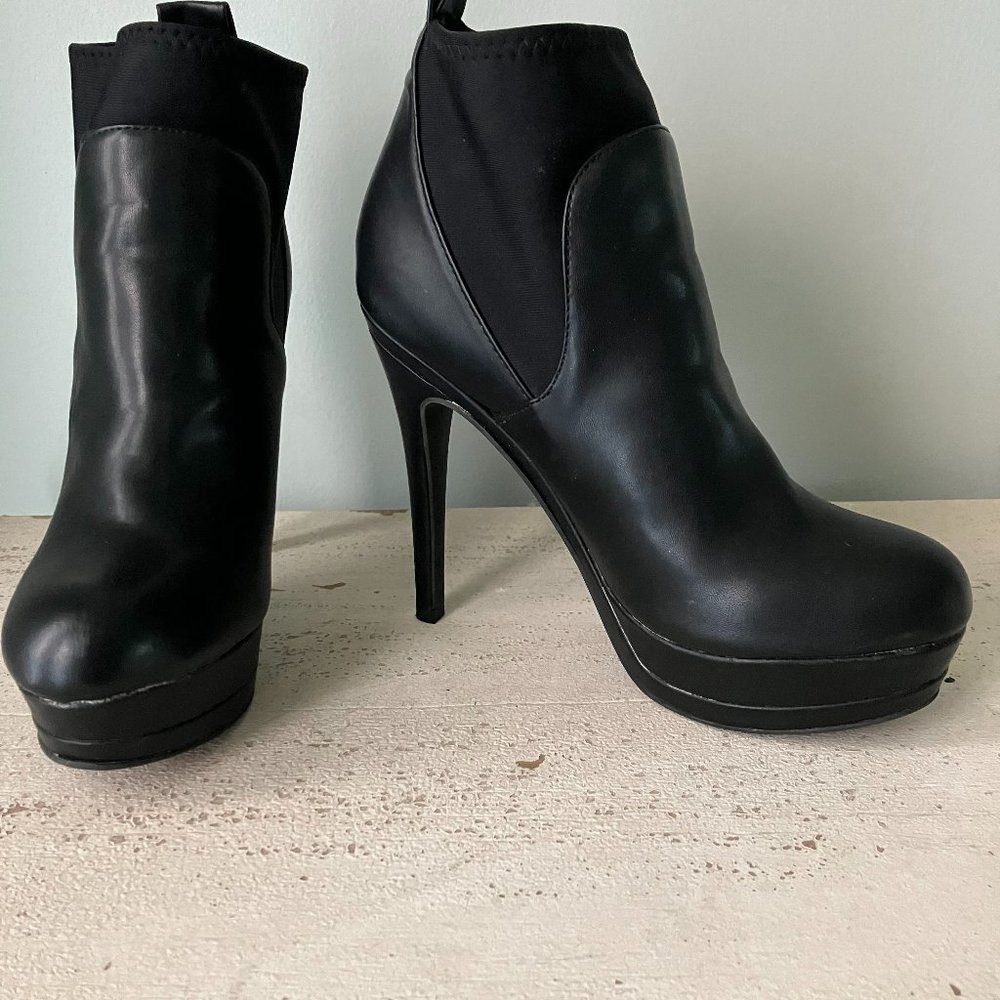 Guess Ellyna Booties